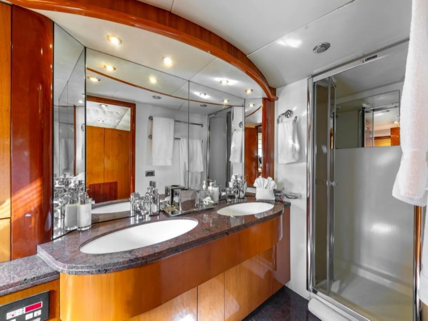 ALAINA | Sunseeker Manhattan 82 - Photo 21