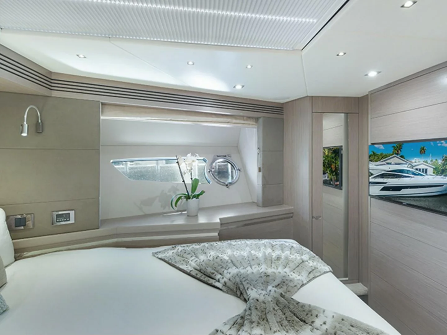 Sunseeker 68 Sport Yacht For Sale - Photo 18