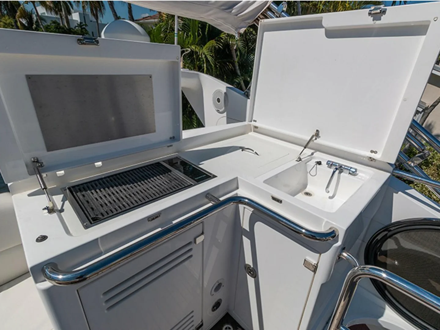 Sunseeker 68 Sport Yacht For Sale - Photo 26