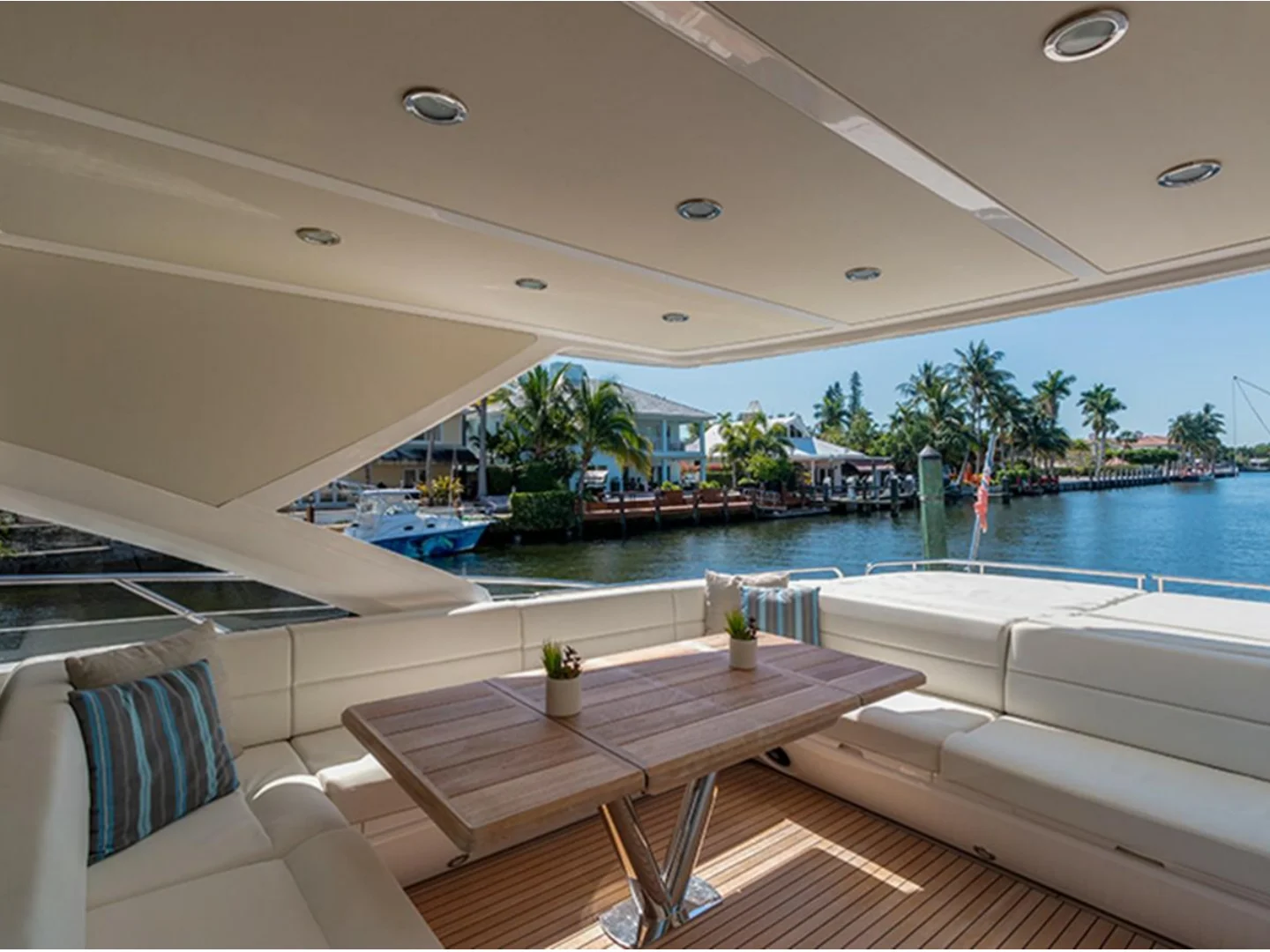 Sunseeker 68 Sport Yacht For Sale - Photo 30