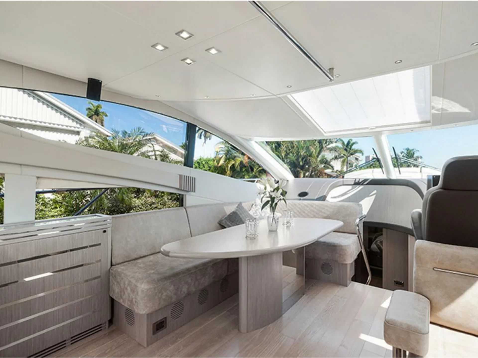 Sunseeker 68 Sport Yacht For Sale - Photo 9