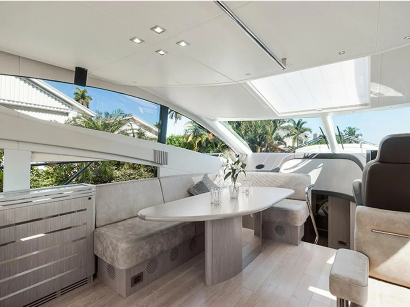 Sunseeker 68 Sport Yacht For Sale - Photo 9