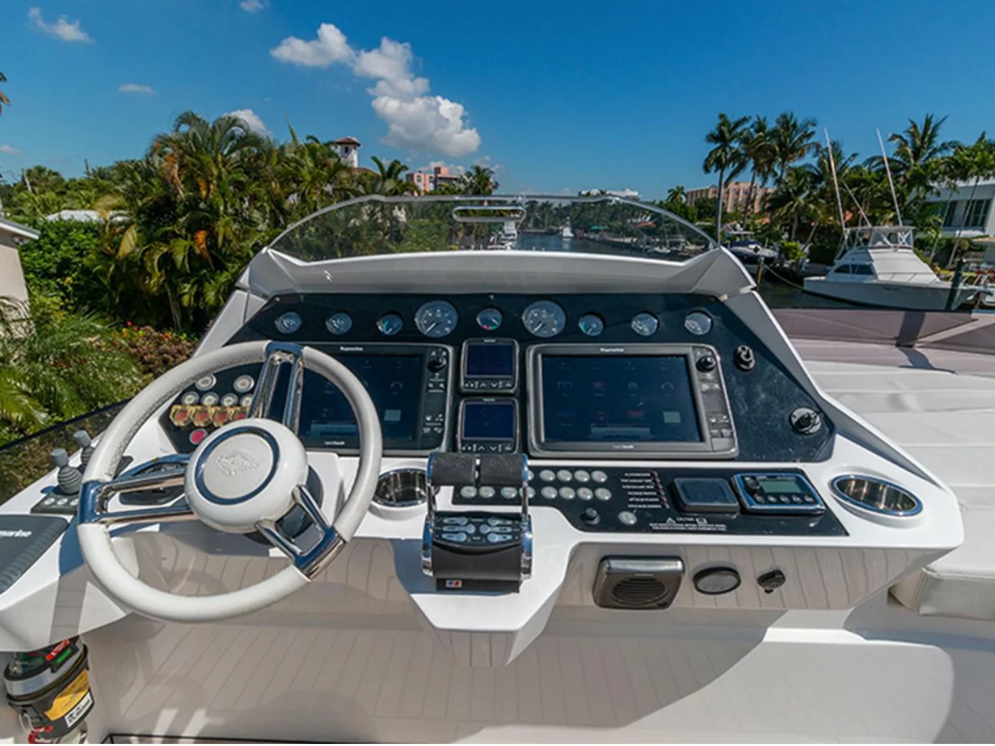 Sunseeker 68 Sport Yacht For Sale - Photo 25