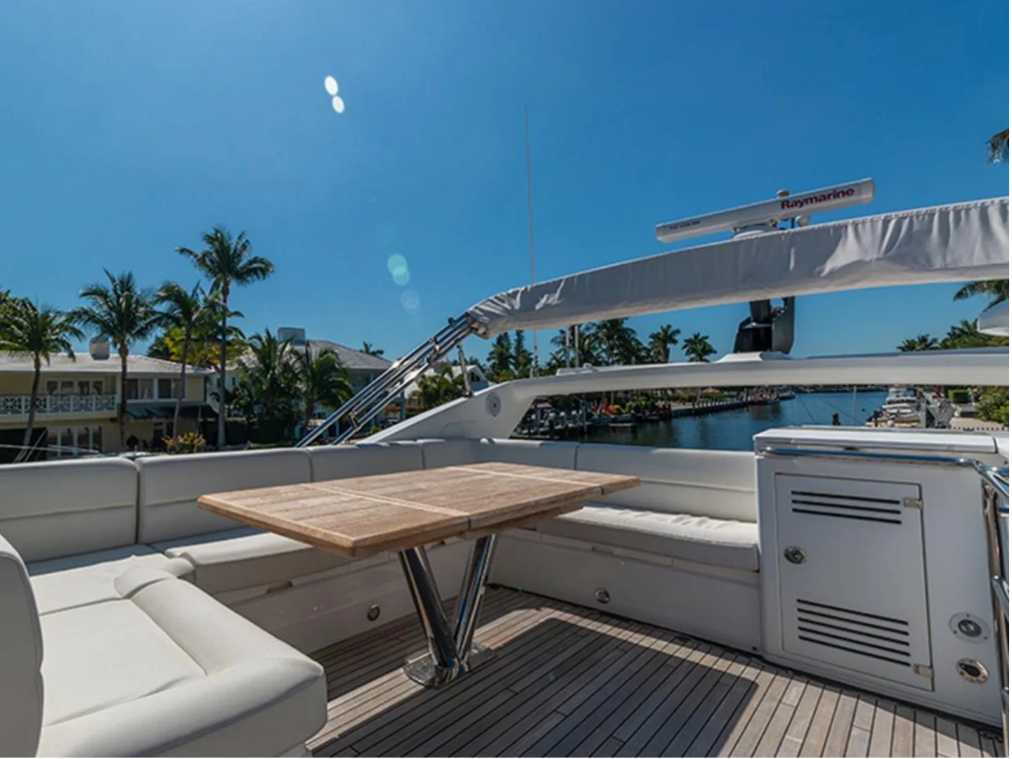 Sunseeker 68 Sport Yacht For Sale - Photo 23