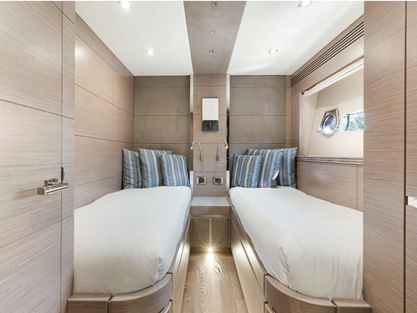 Sunseeker 68 Sport Yacht For Sale - Photo 20