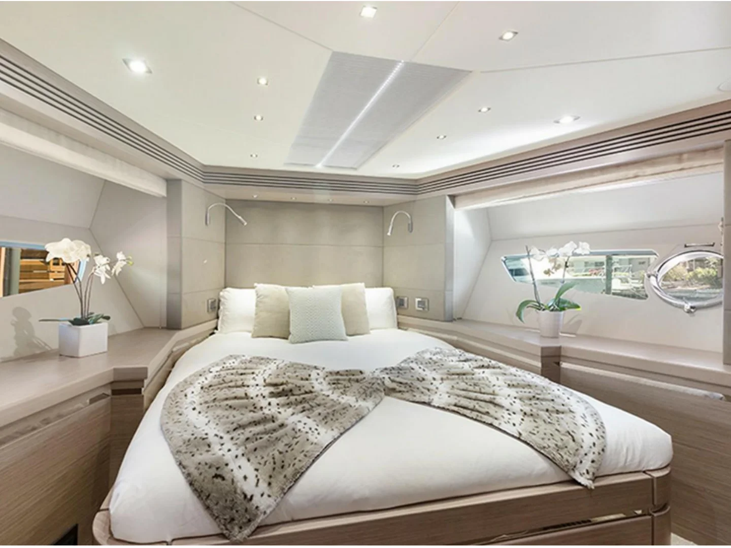 Sunseeker 68 Sport Yacht For Sale - Photo 17