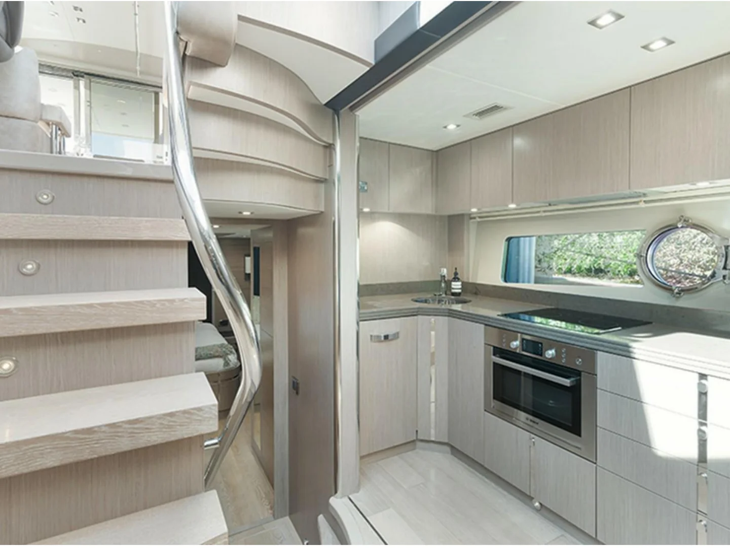 Sunseeker 68 Sport Yacht For Sale - Photo 11