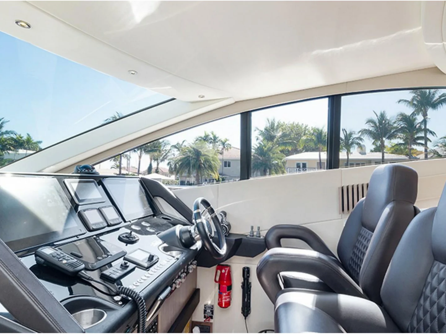Sunseeker 68 Sport Yacht For Sale - Photo 10