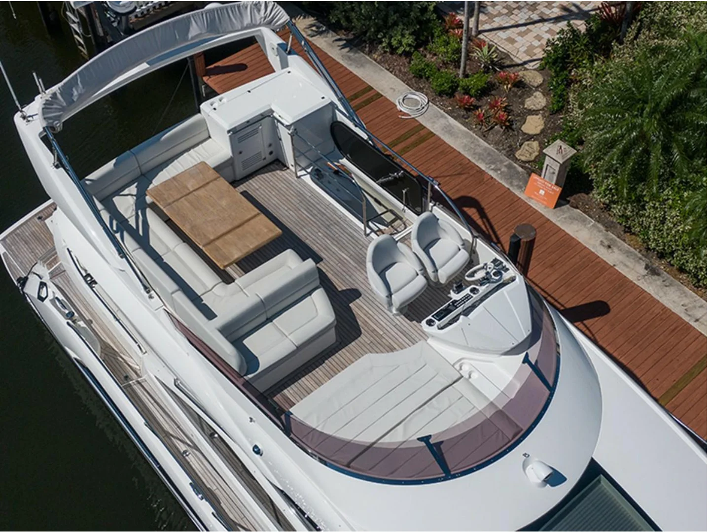 Sunseeker 68 Sport Yacht For Sale - Photo 3