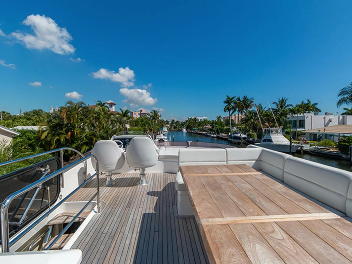 Sunseeker 68 Sport Yacht For Sale - Photo 24