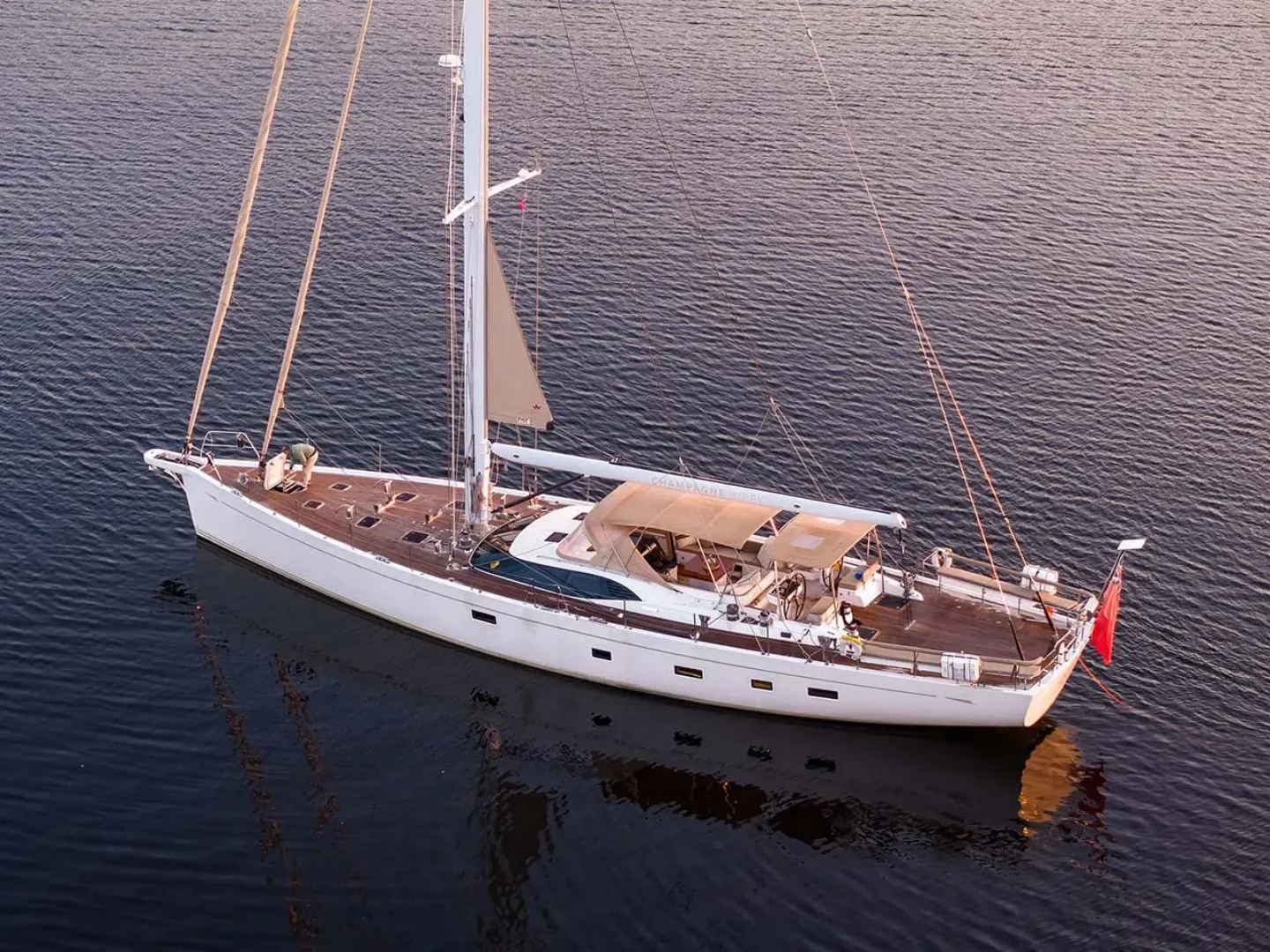 CHAMPAGNE HIPPY | Oyster 825 - Photo 5