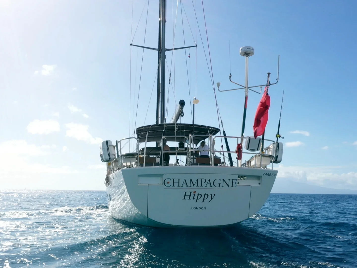 CHAMPAGNE HIPPY | Oyster 825 - Photo 16