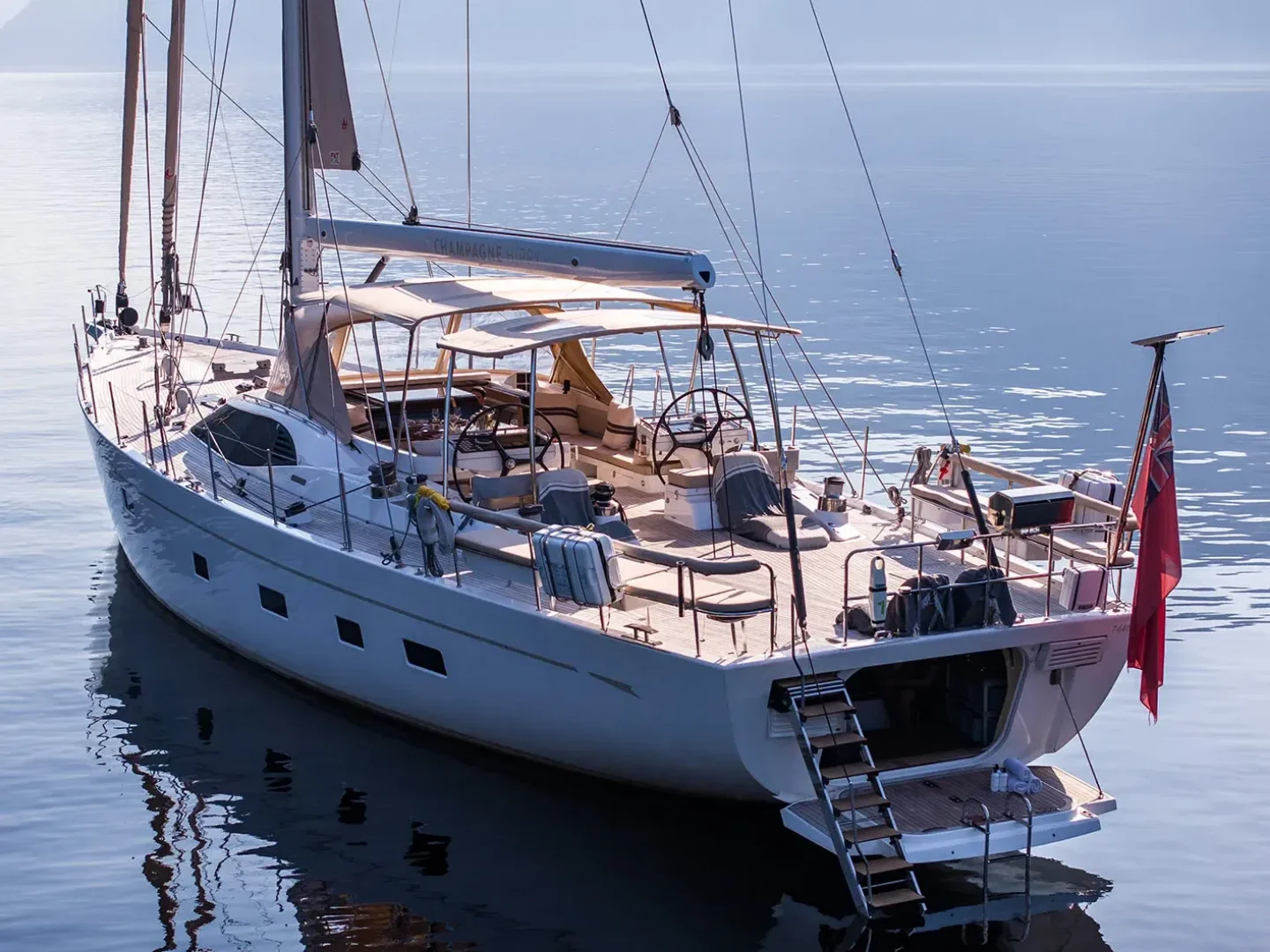CHAMPAGNE HIPPY | Oyster 825 - Photo 15