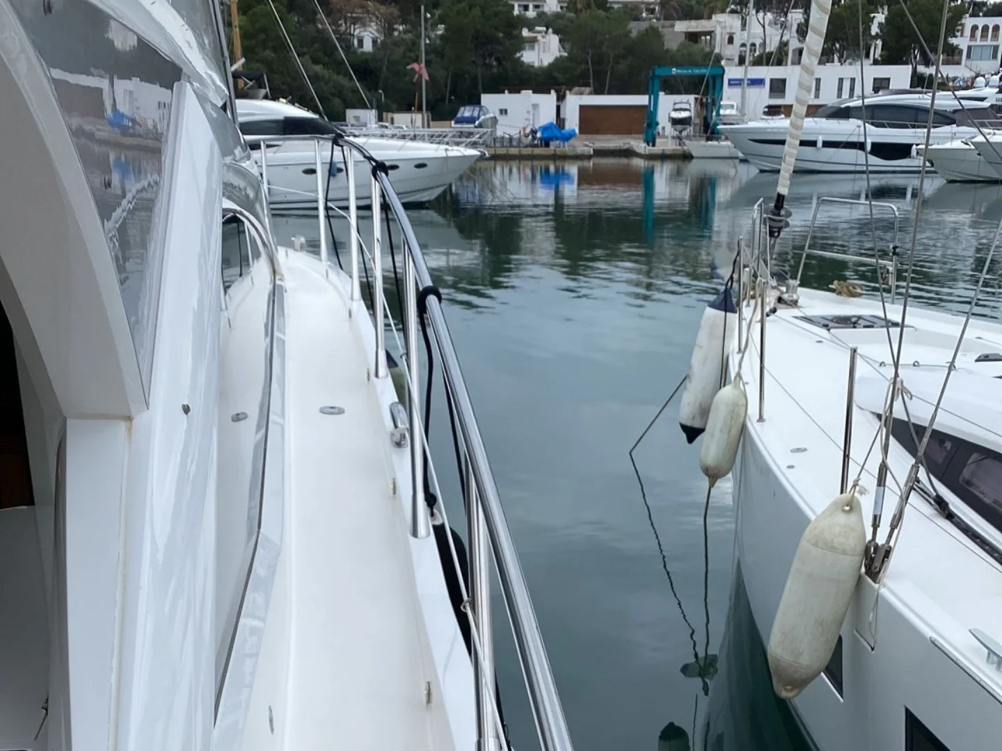 Sunseeker Predator 57 Yacht For Sale - Photo 6
