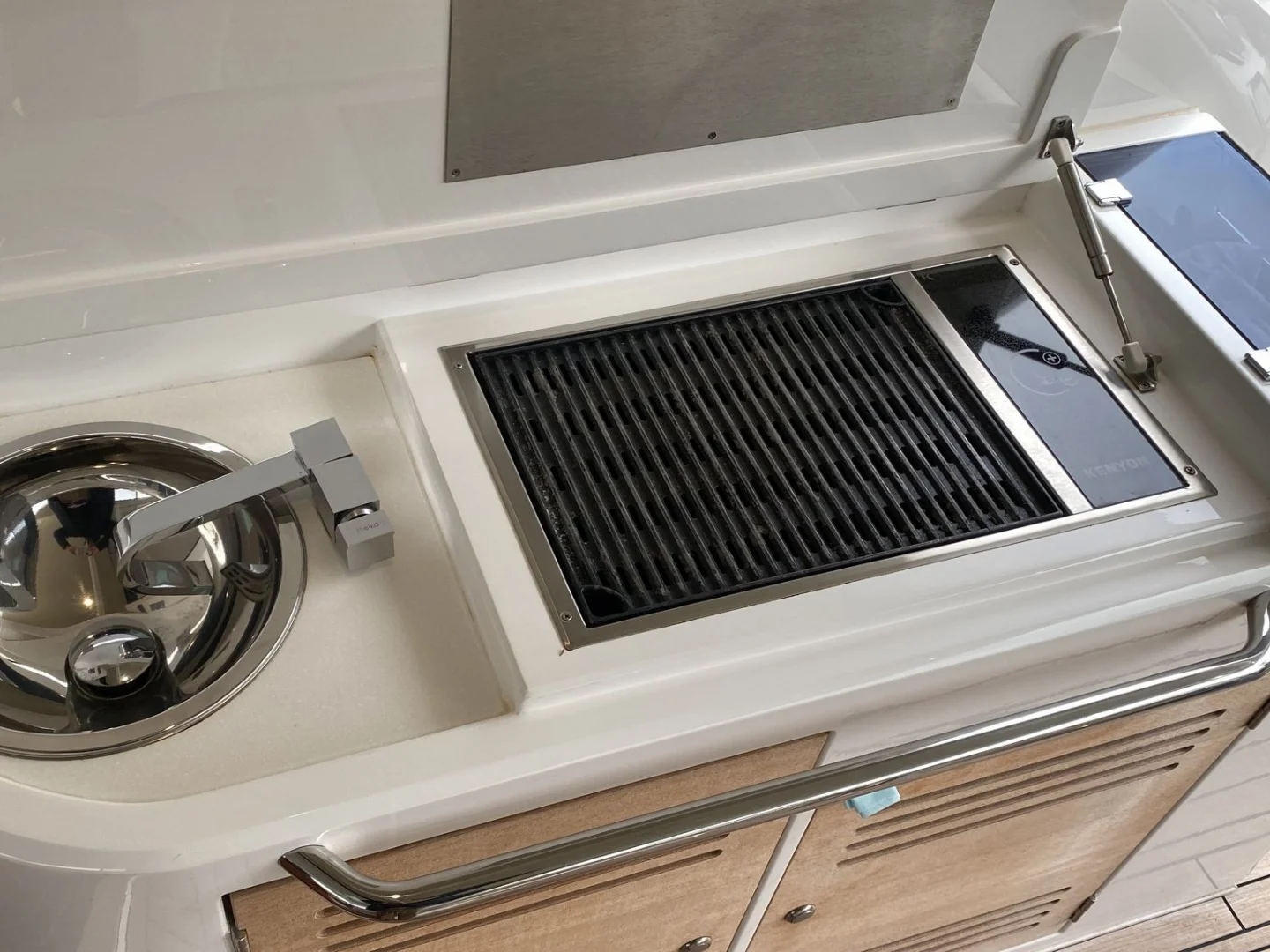 Sunseeker Predator 57 Yacht For Sale - Photo 10