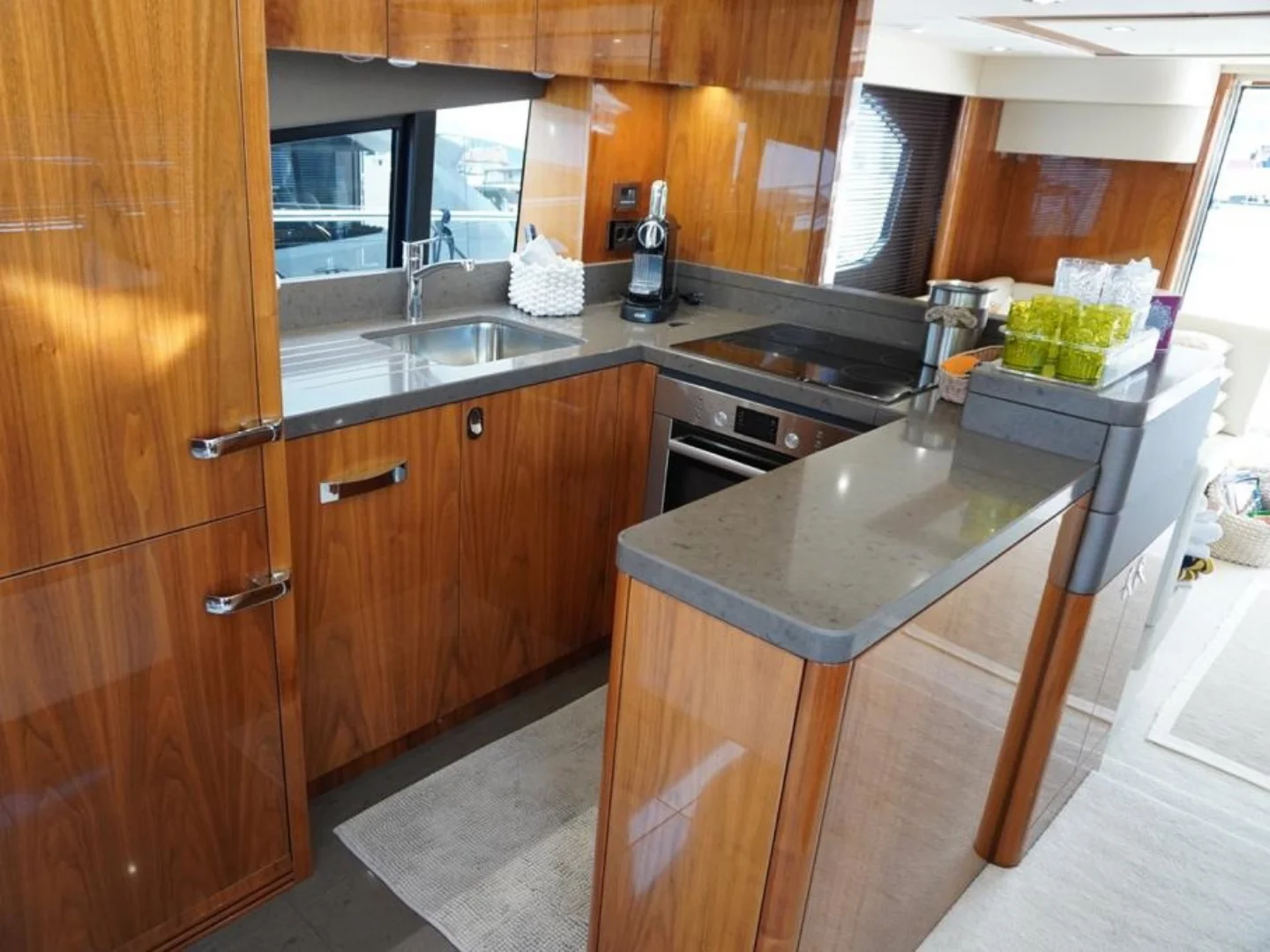 Sunseeker Manhattan 65 Yacht For Sale - Photo 12