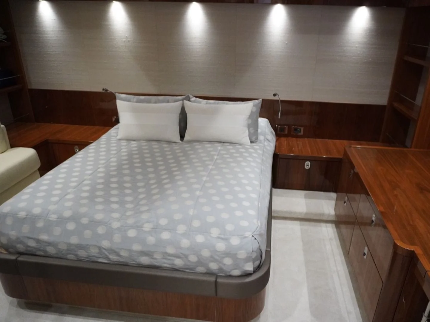 Sunseeker Manhattan 65 Yacht For Sale - Photo 25