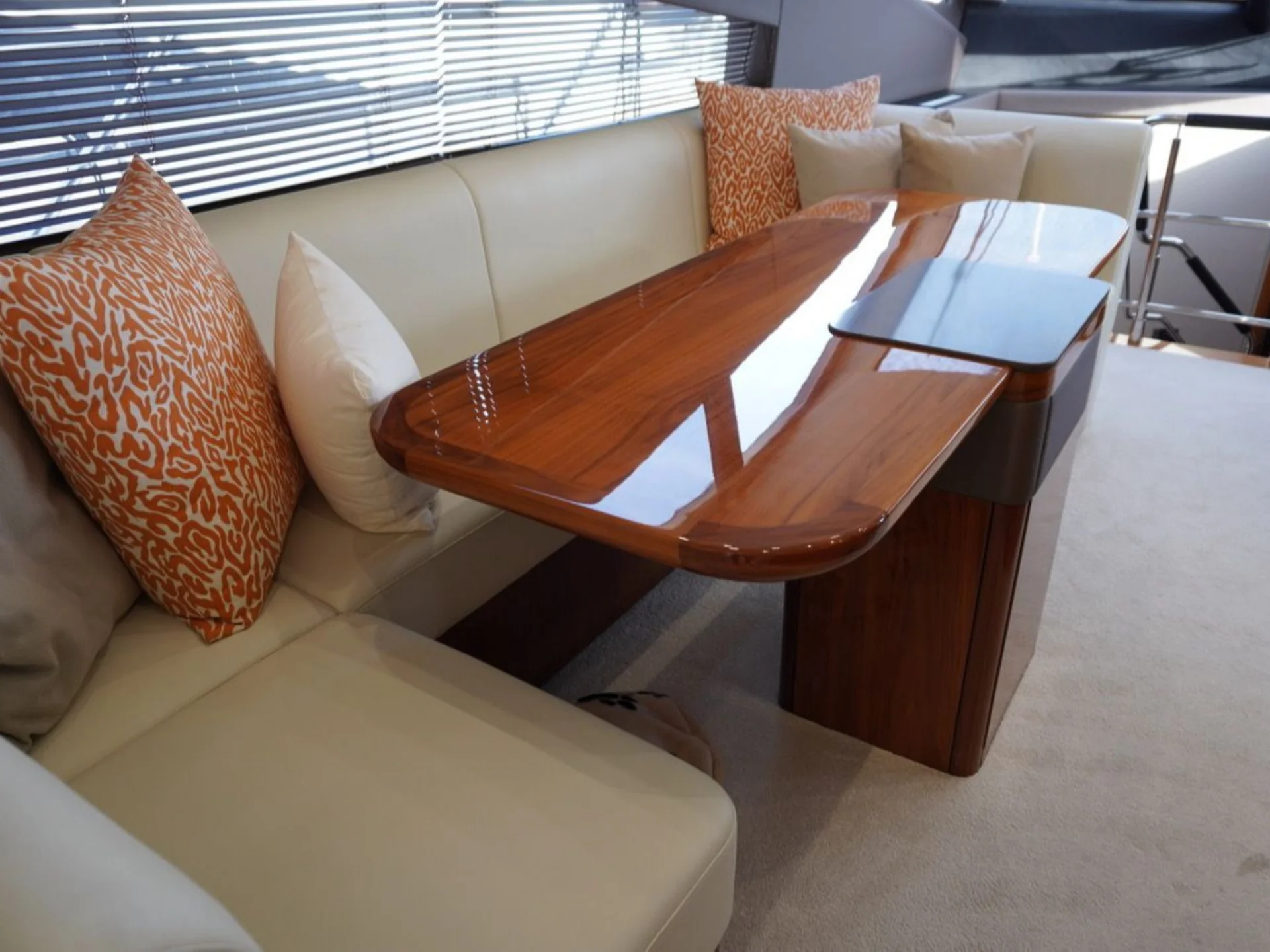Sunseeker Manhattan 65 Yacht For Sale - Photo 8
