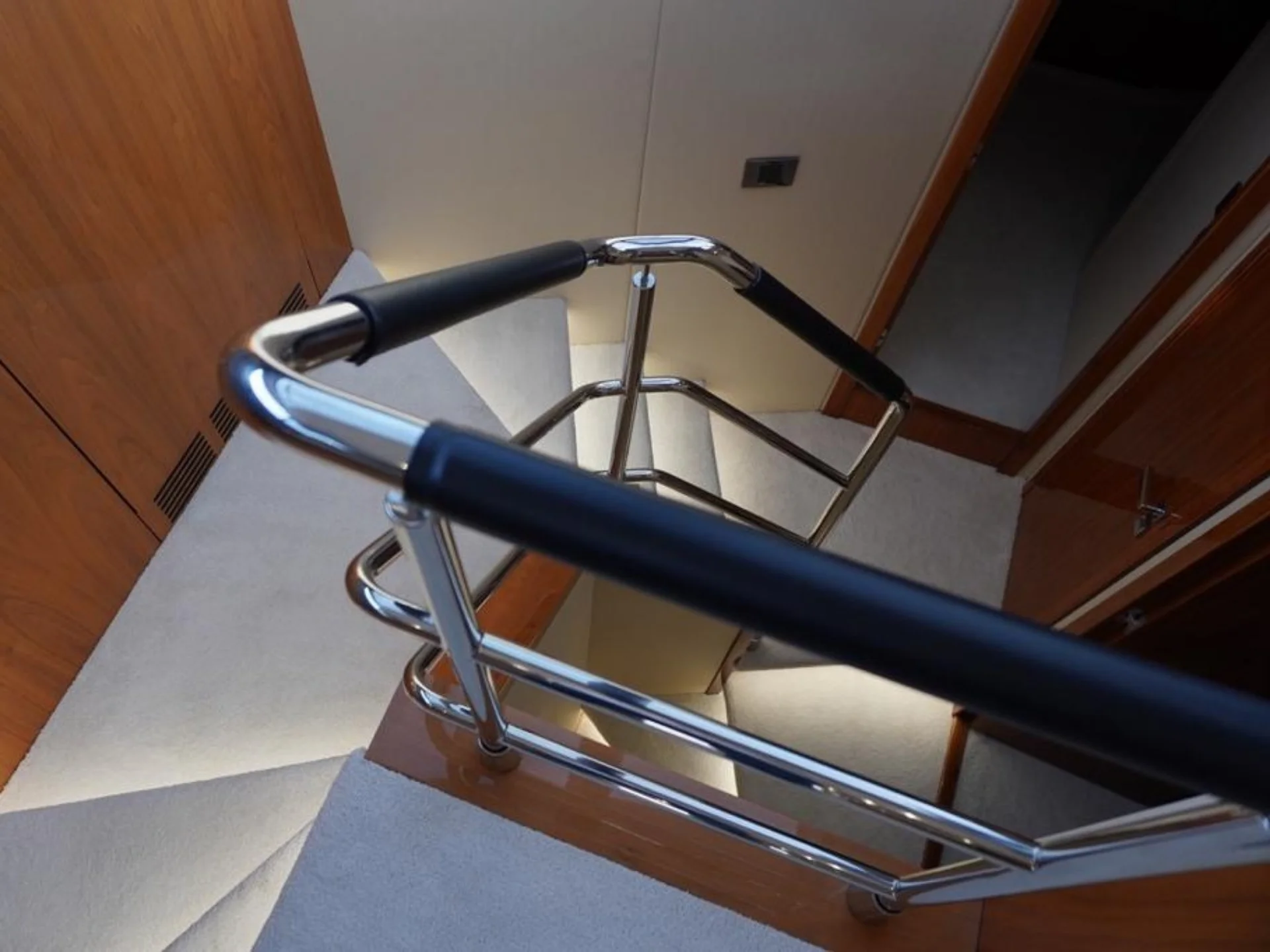 Sunseeker Manhattan 65 Yacht For Sale - Photo 9