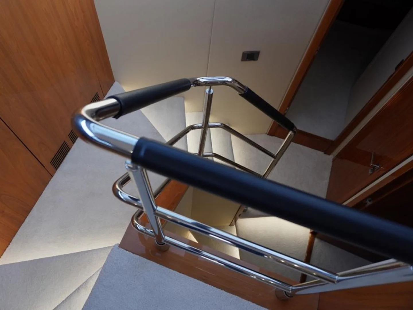 Sunseeker Manhattan 65 Yacht For Sale - Photo 9