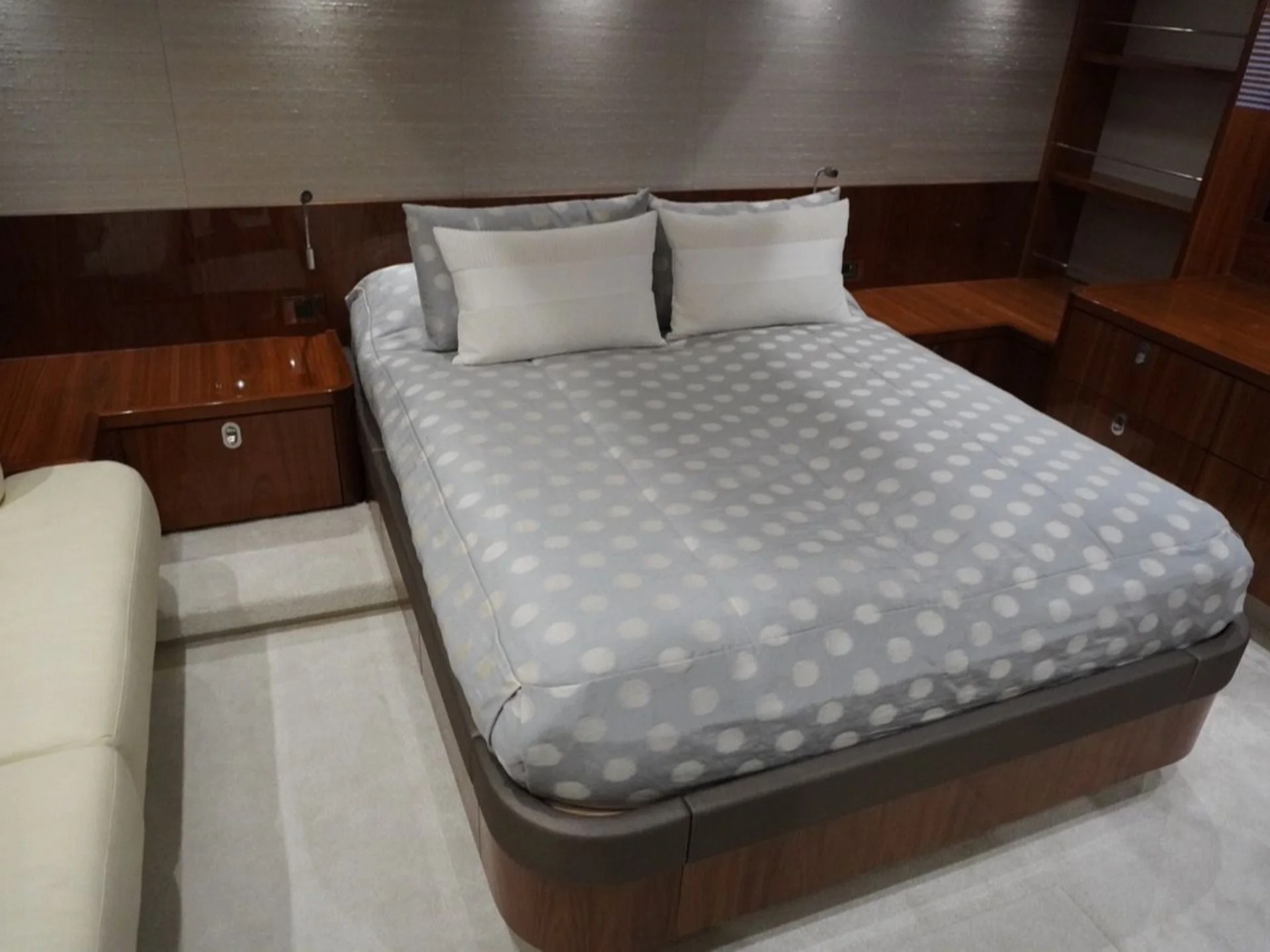 Sunseeker Manhattan 65 Yacht For Sale - Photo 10