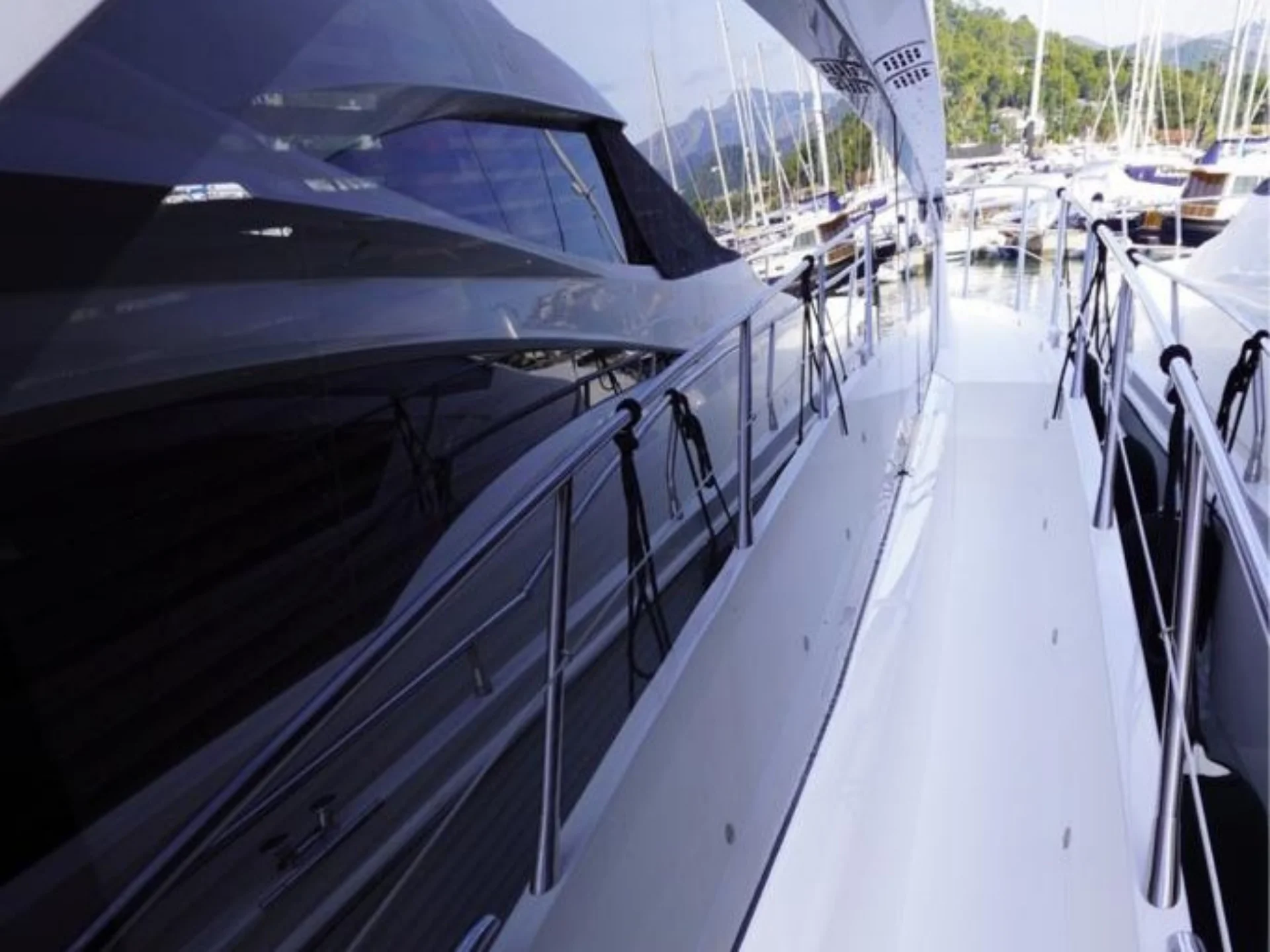 Sunseeker Manhattan 65 Yacht For Sale - Photo 5