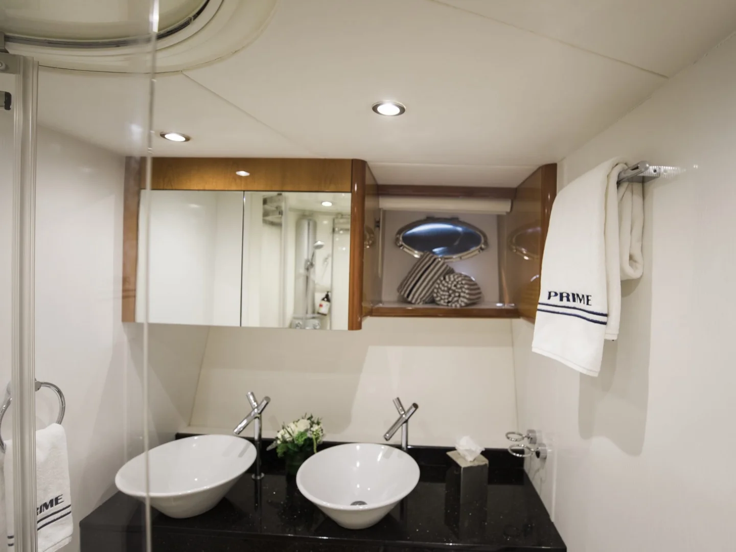 LION | Sunseeker Predator 72 - Photo 8
