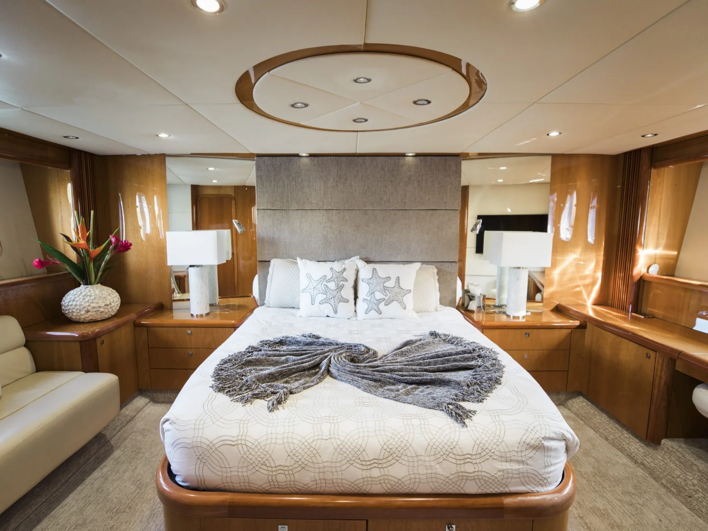 LION | Sunseeker Predator 72 - Photo 6