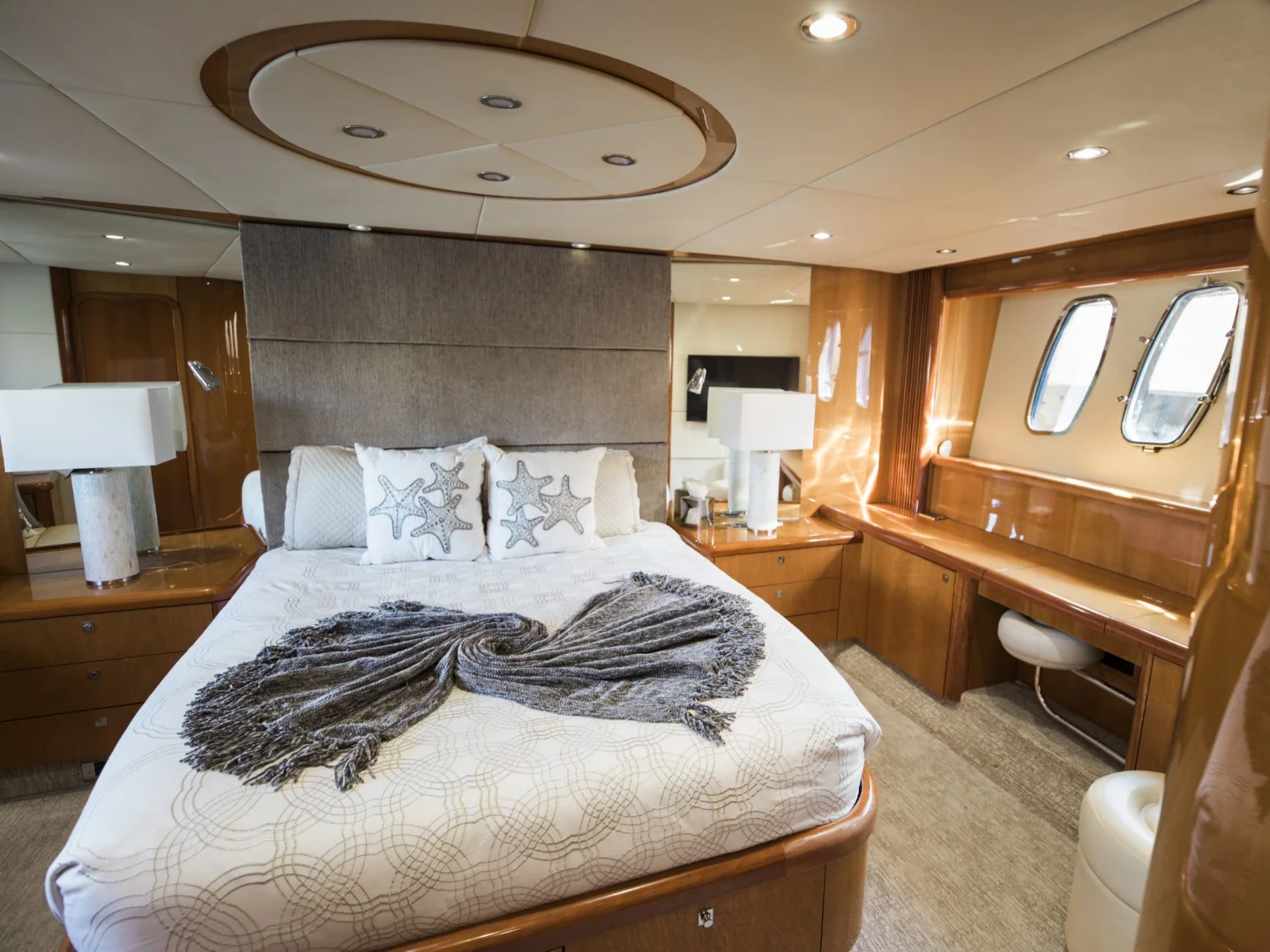 LION | Sunseeker Predator 72 - Photo 4