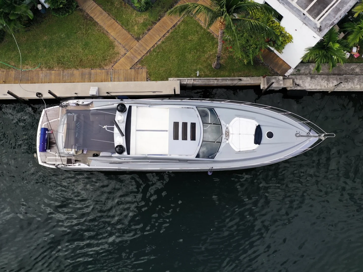 LION | Sunseeker Predator 72 - Photo 2