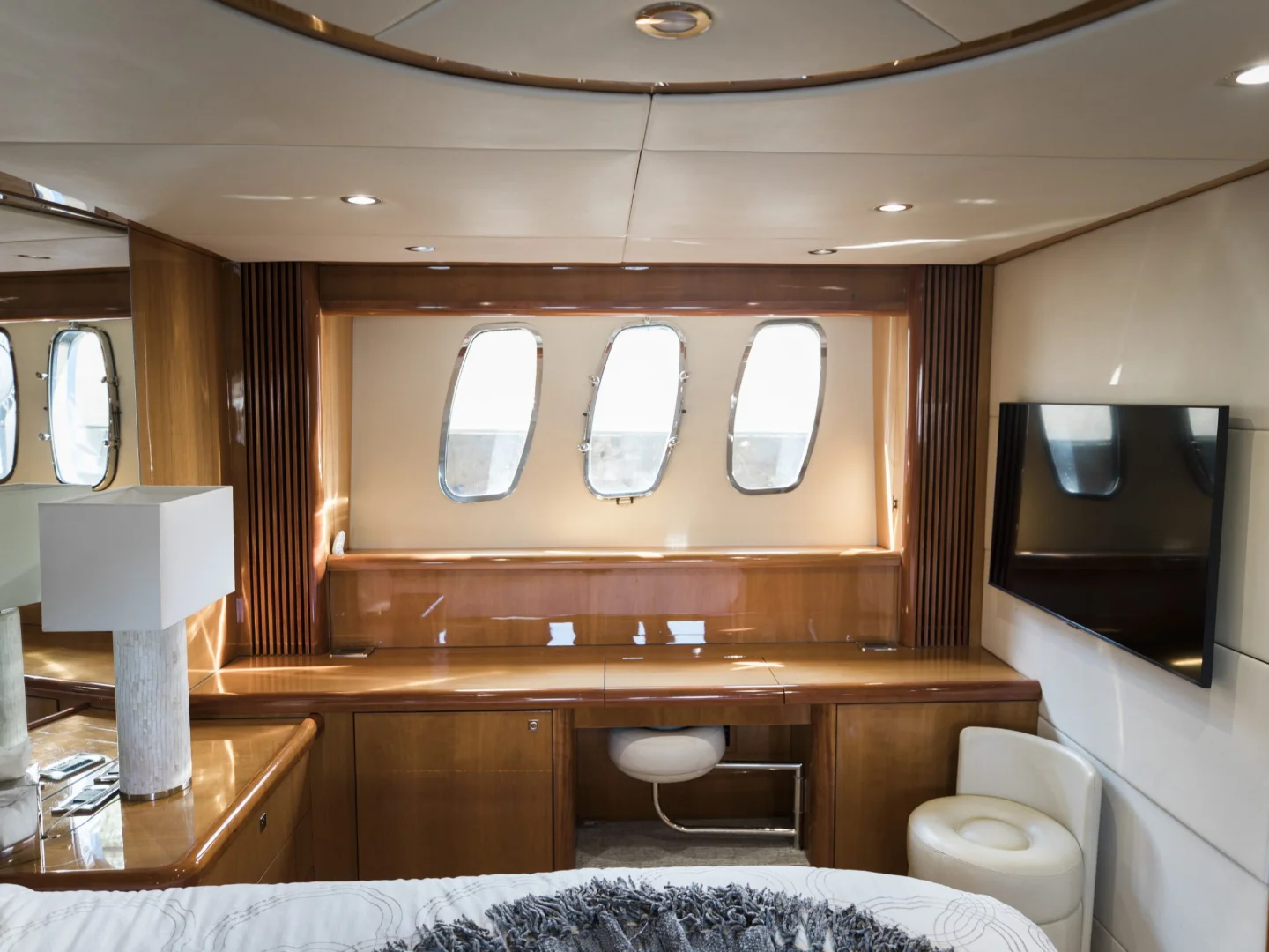 LION | Sunseeker Predator 72 - Photo 10