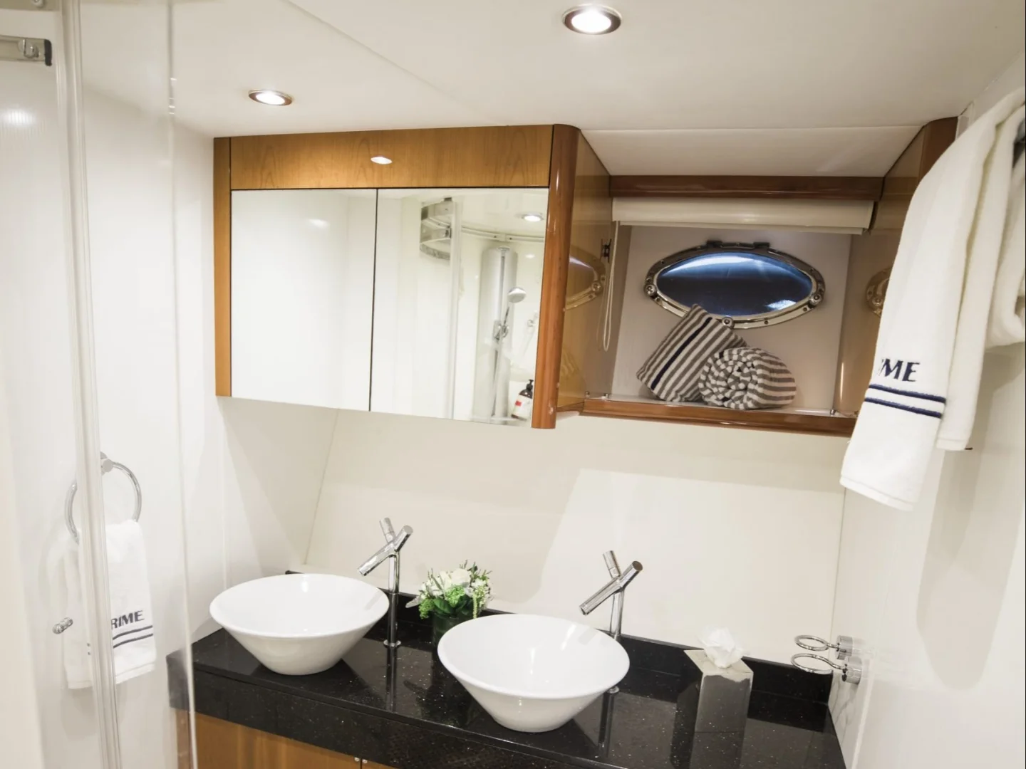 LION | Sunseeker Predator 72 - Photo 9