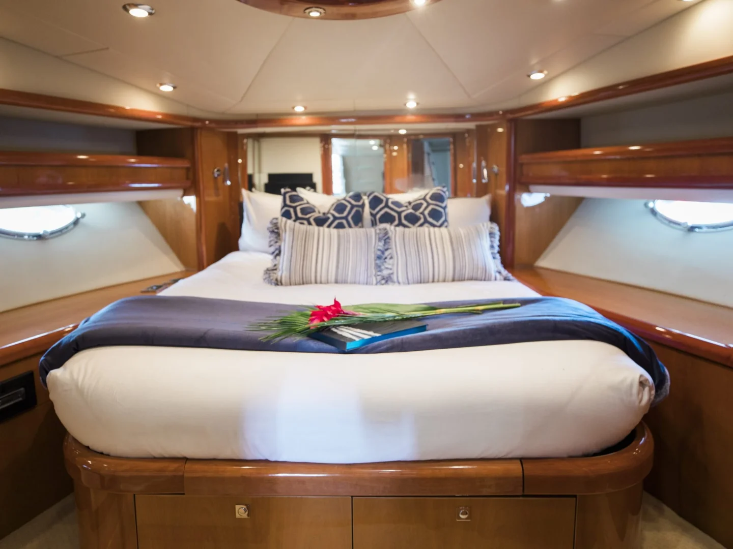 LION | Sunseeker Predator 72 - Photo 3
