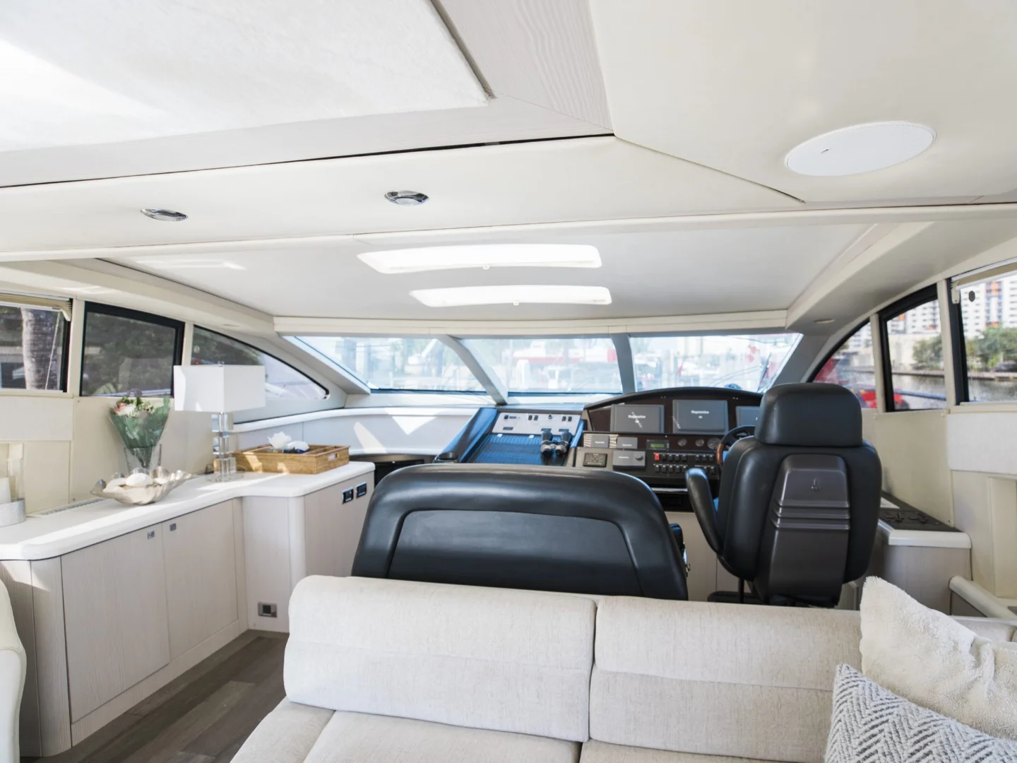 LION | Sunseeker Predator 72 - Photo 18