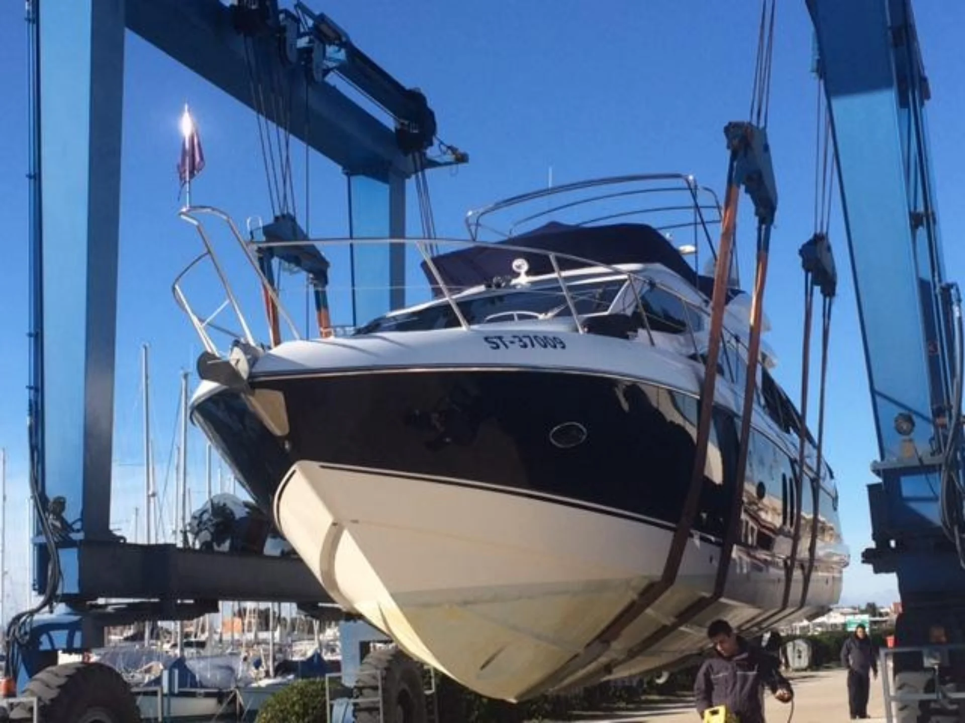 Sunseeker Manhattan 60 MK II Yacht for Sale - Photo 3