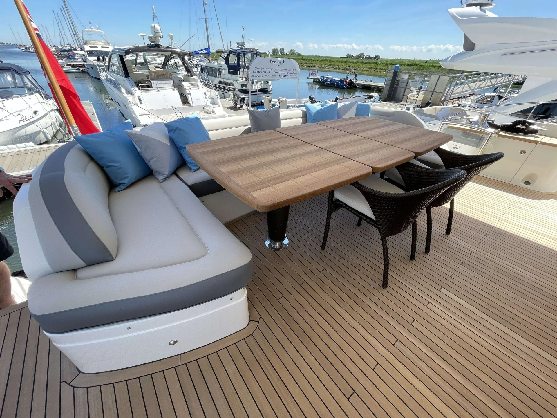 2014 Princess 88  - Photo 6