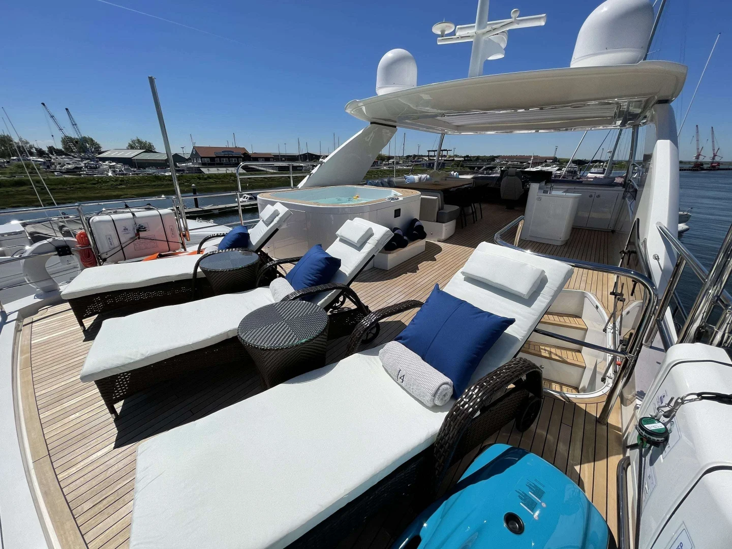 2014 Princess 88  - Photo 22