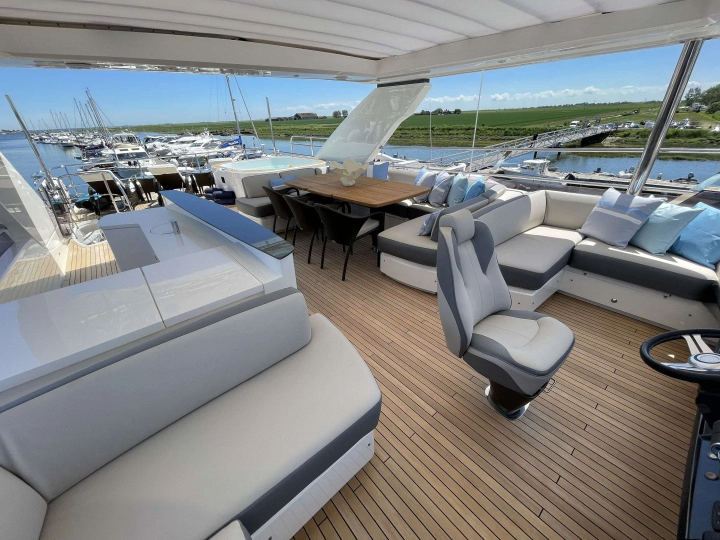 2014 Princess 88  - Photo 28