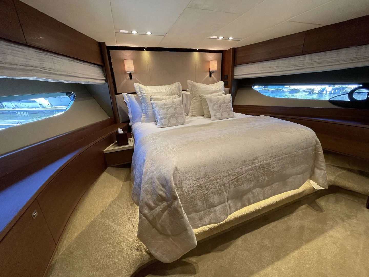 2014 Princess 88  - Photo 18