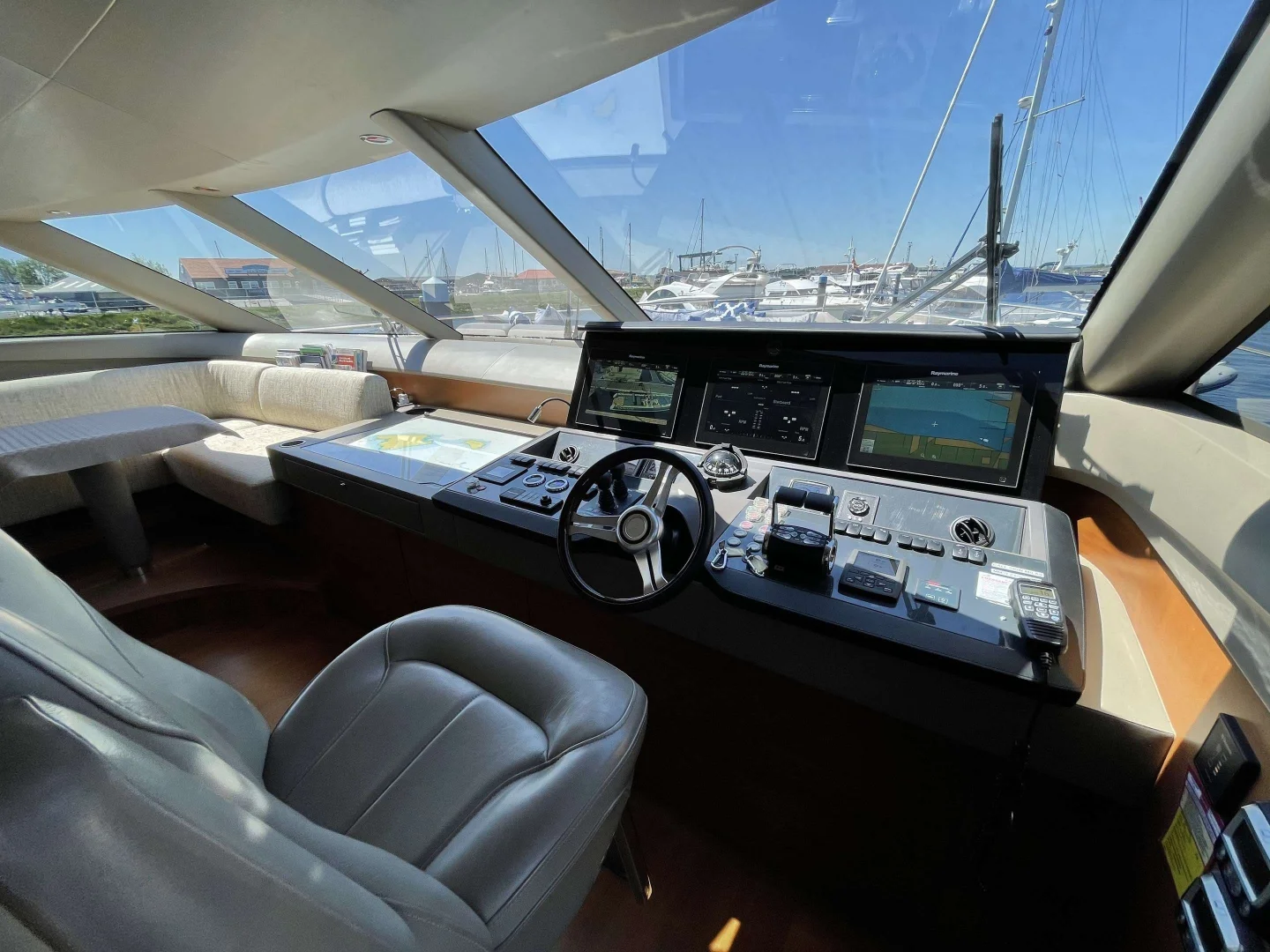2014 Princess 88  - Photo 11
