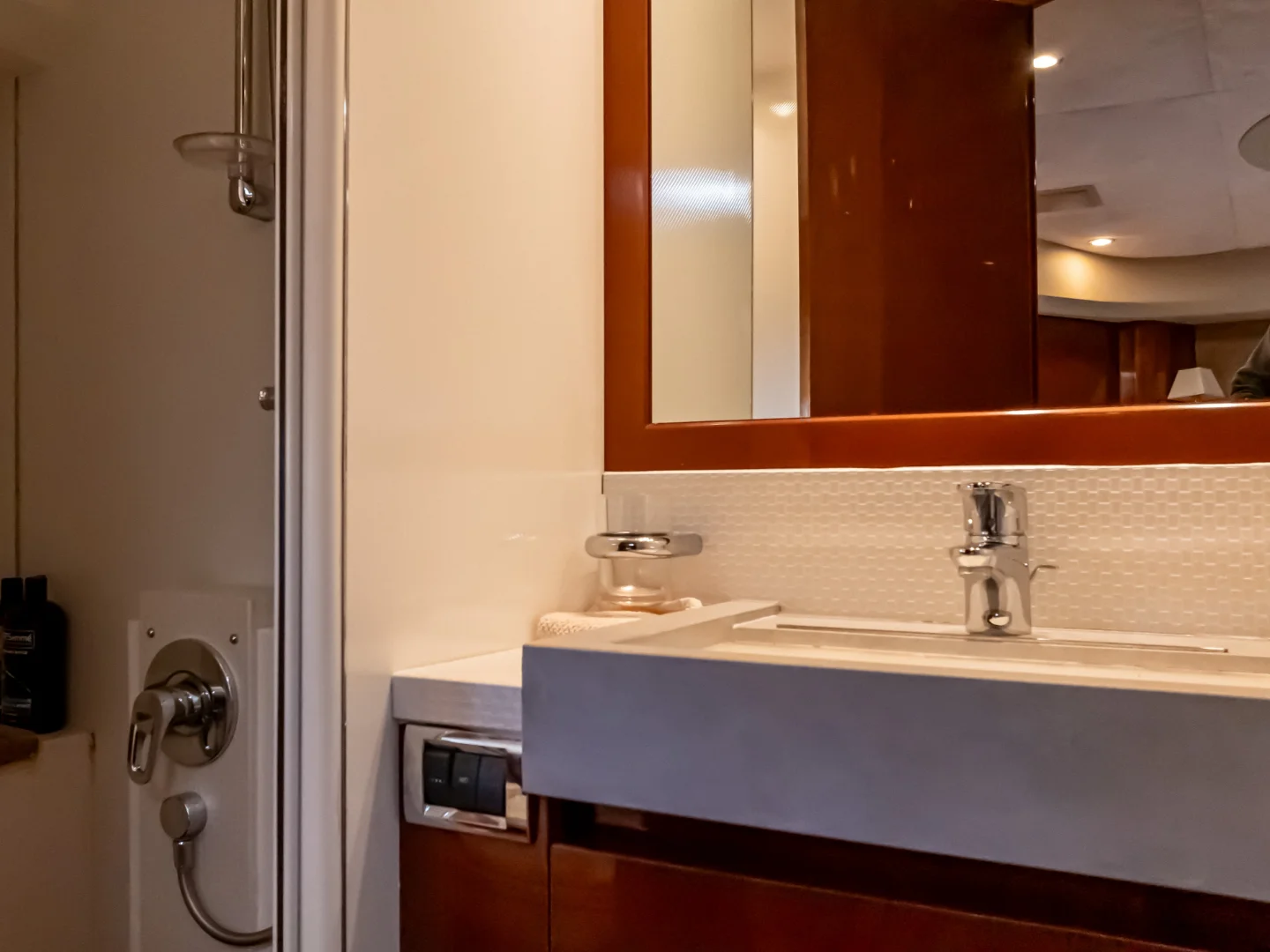 2007 Princess V65 - Photo 55