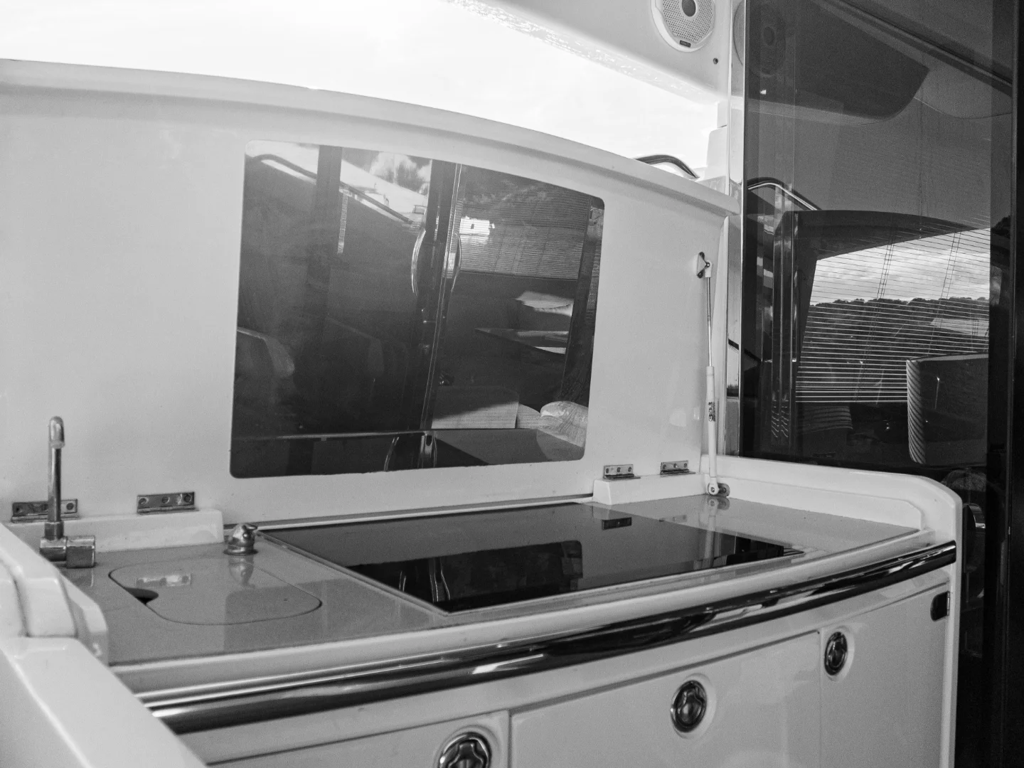 2007 Princess V65 - Photo 33