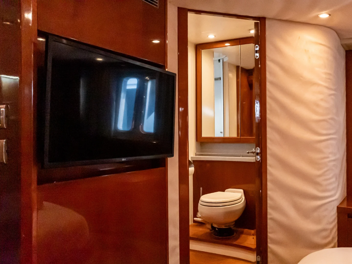 2007 Princess V65 - Photo 56