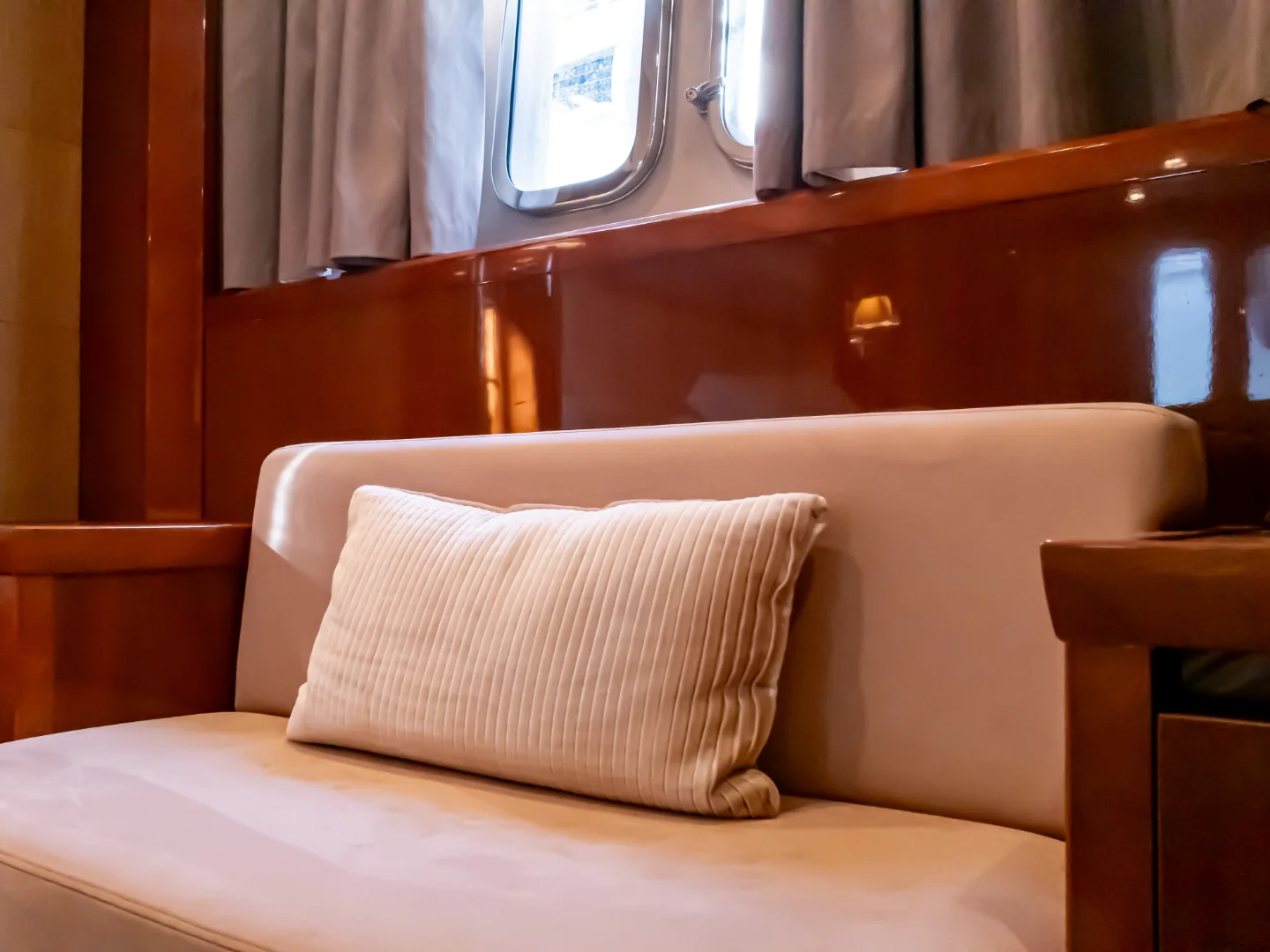 2007 Princess V65 - Photo 49