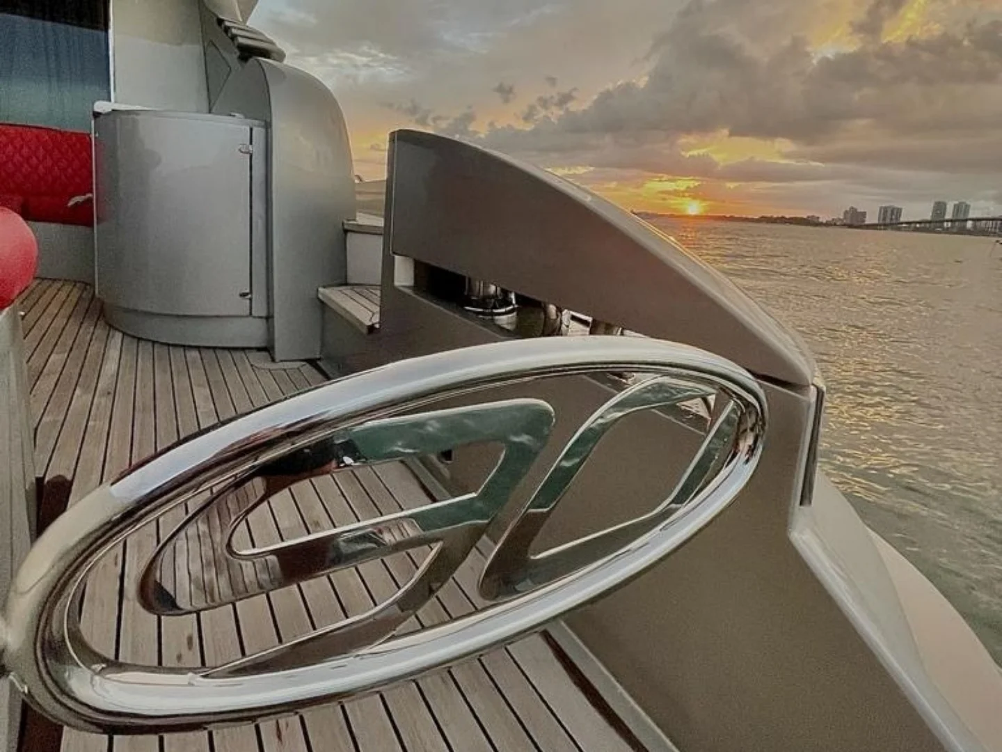 REGAL | Pershing 90 - Photo 59