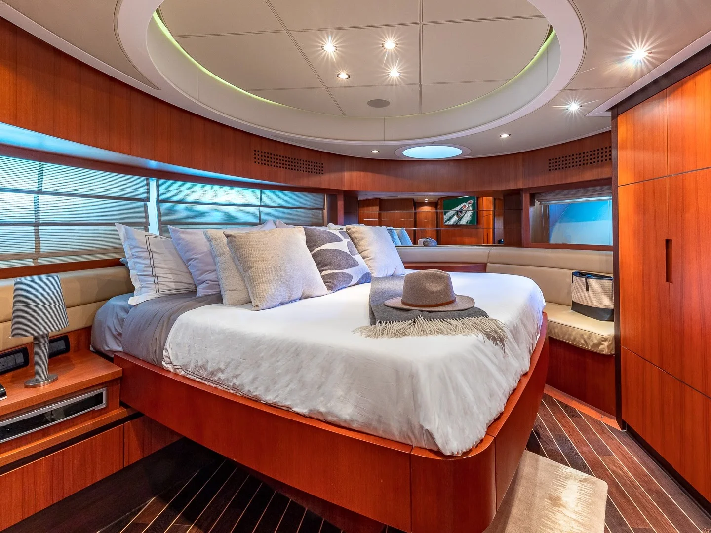 REGAL | Pershing 90 - Photo 40