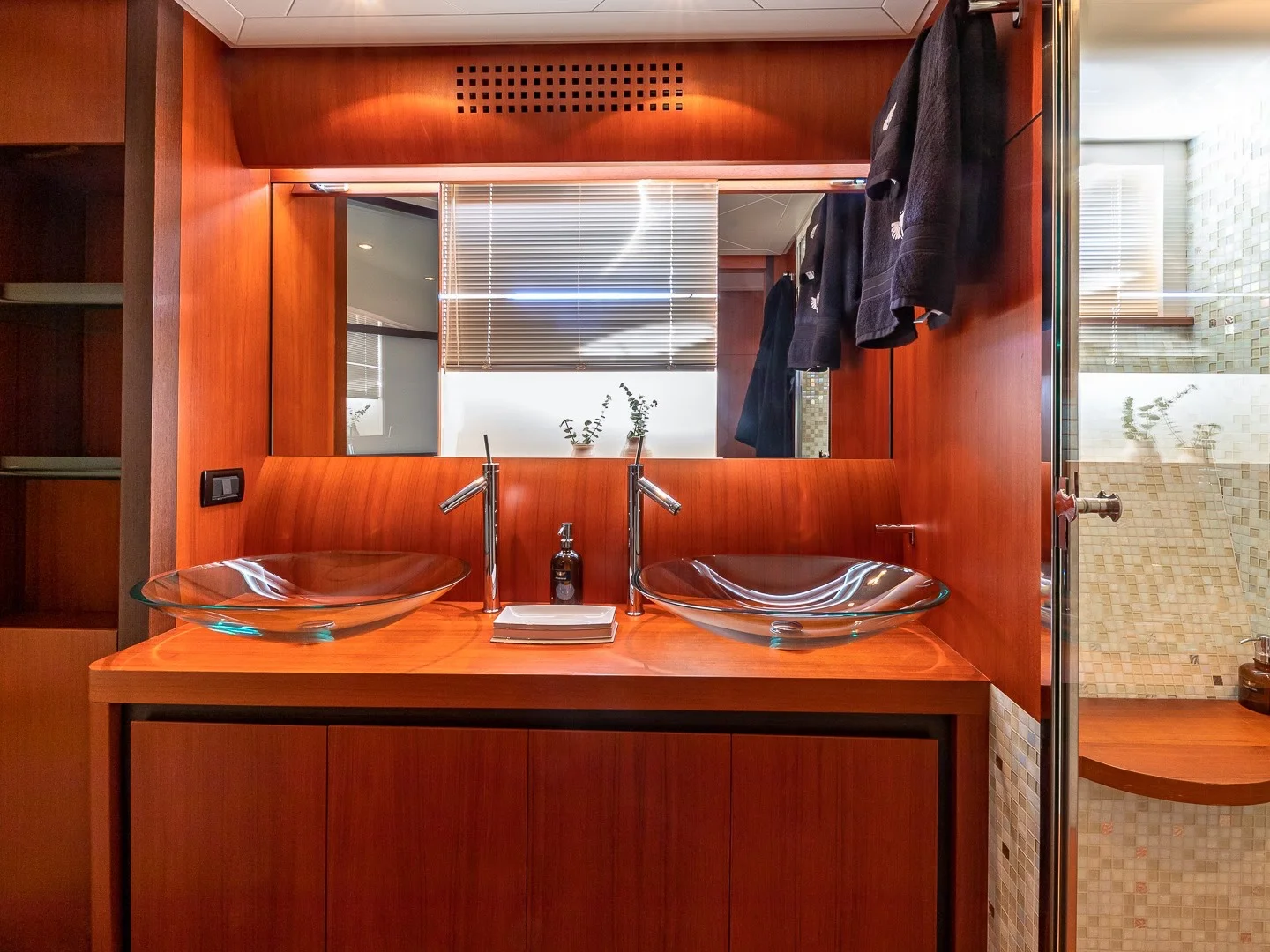 REGAL | Pershing 90 - Photo 48