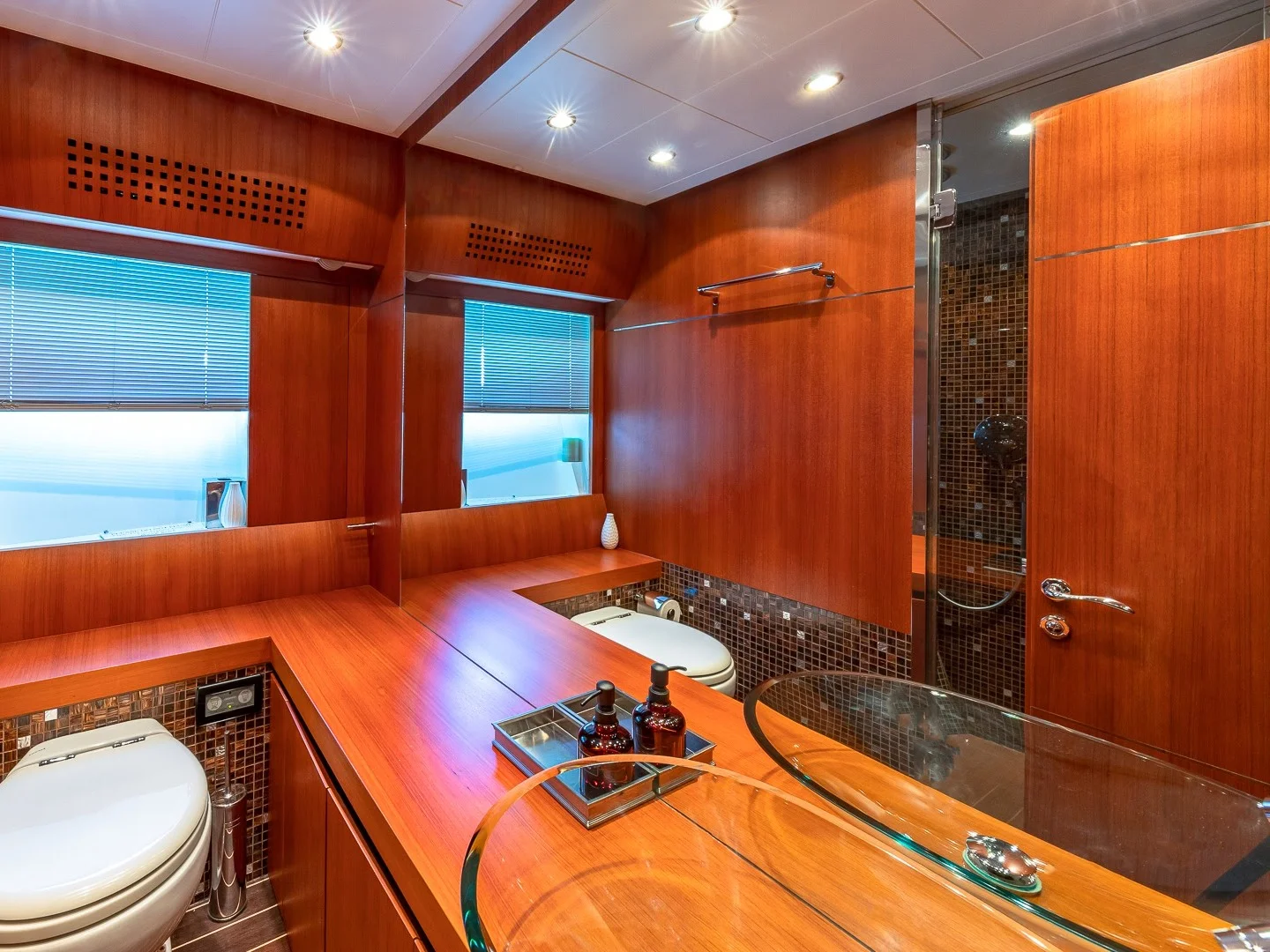 REGAL | Pershing 90 - Photo 43