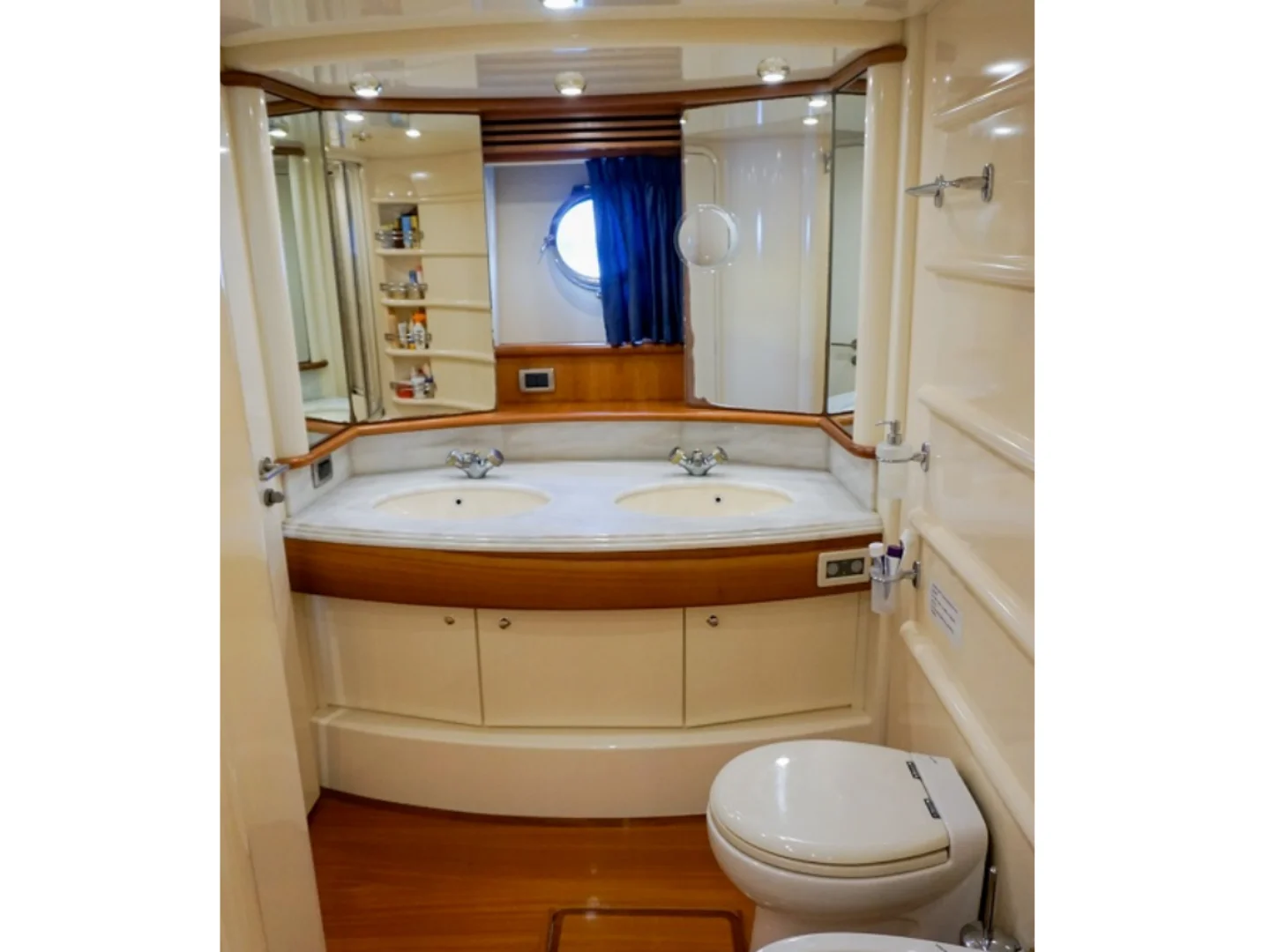 2007 Azimut 68 EVO Yacht - Photo 36