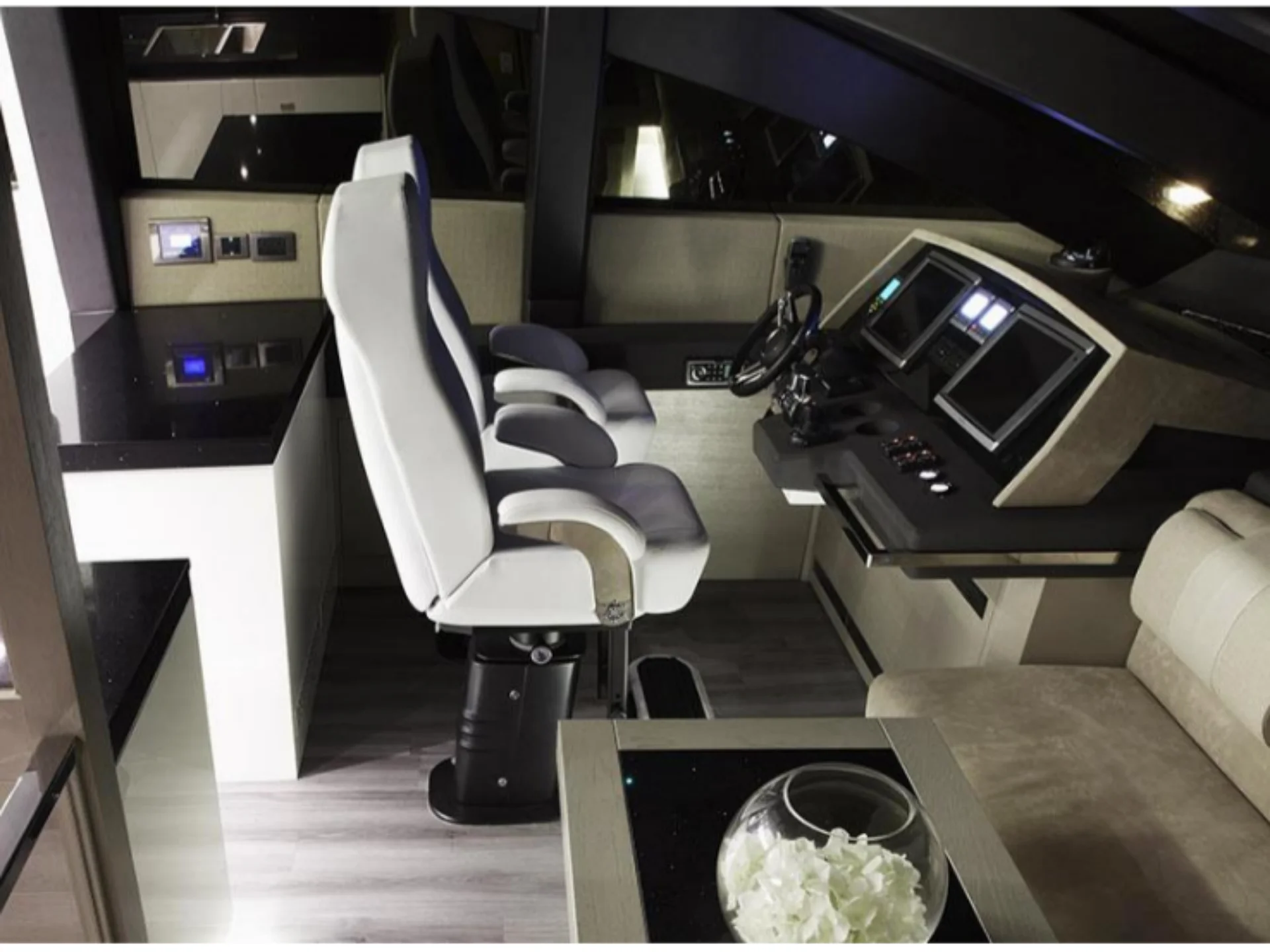 2013 Pearl 75 Yacht - Photo 2
